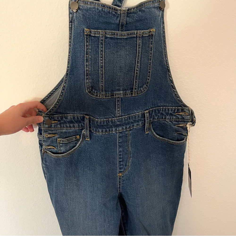 Brand New Universal Thread Overalls 💙